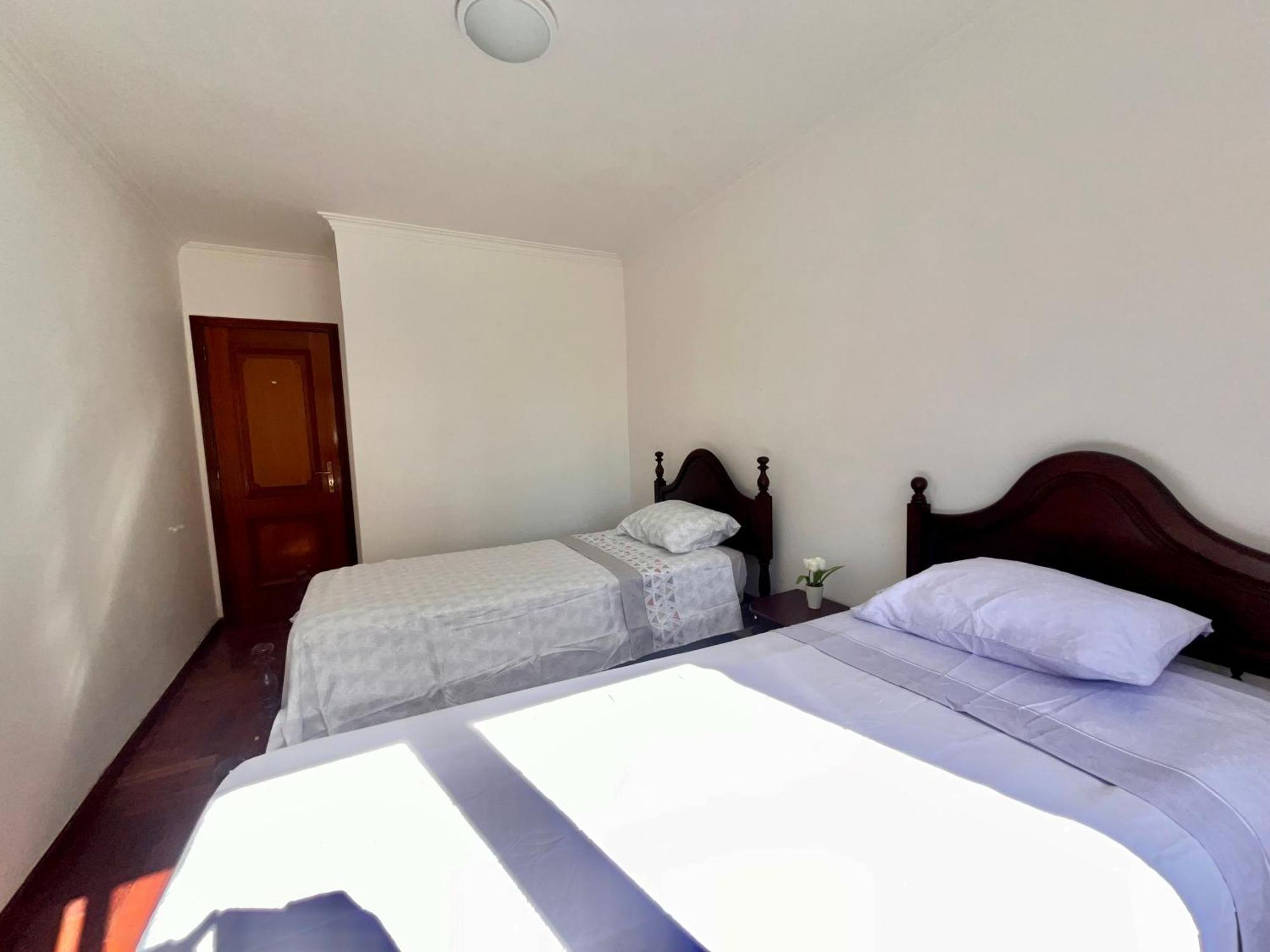 Quarto Boa Localizacao Com Cozinha E Casa De Banho Apartment Caparica Ngoại thất bức ảnh