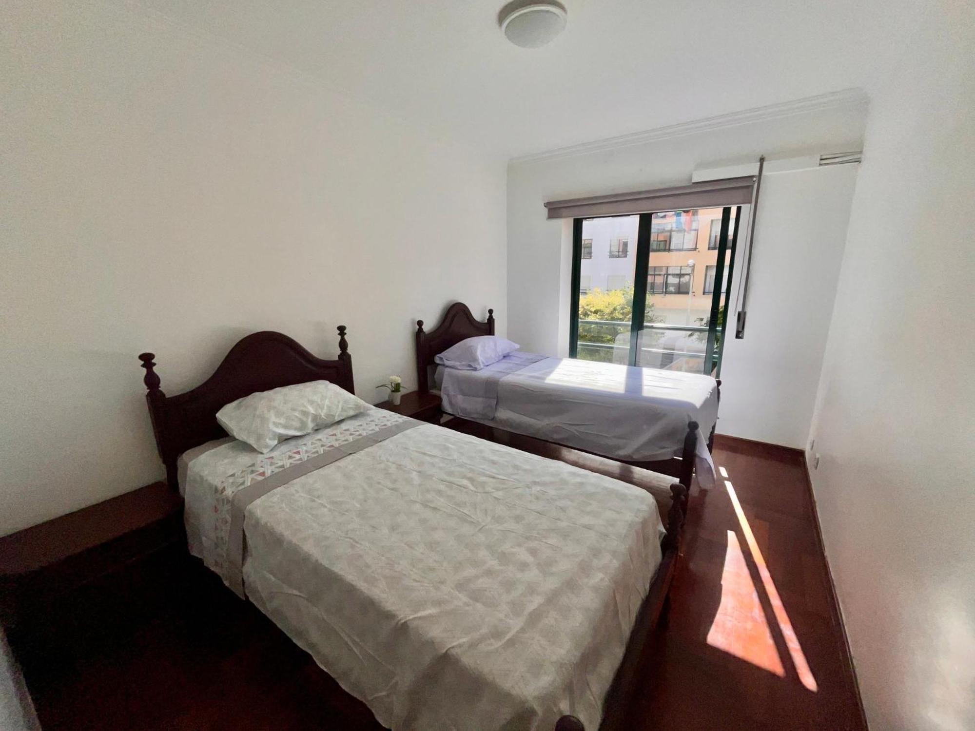 Quarto Boa Localizacao Com Cozinha E Casa De Banho Apartment Caparica Ngoại thất bức ảnh